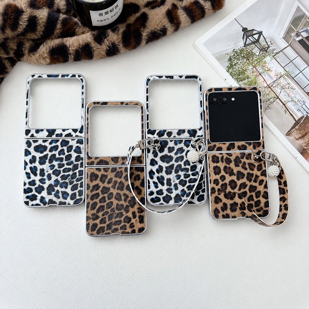 Vintage Fashion Women - Leopard Print Folding Flip Phone Case