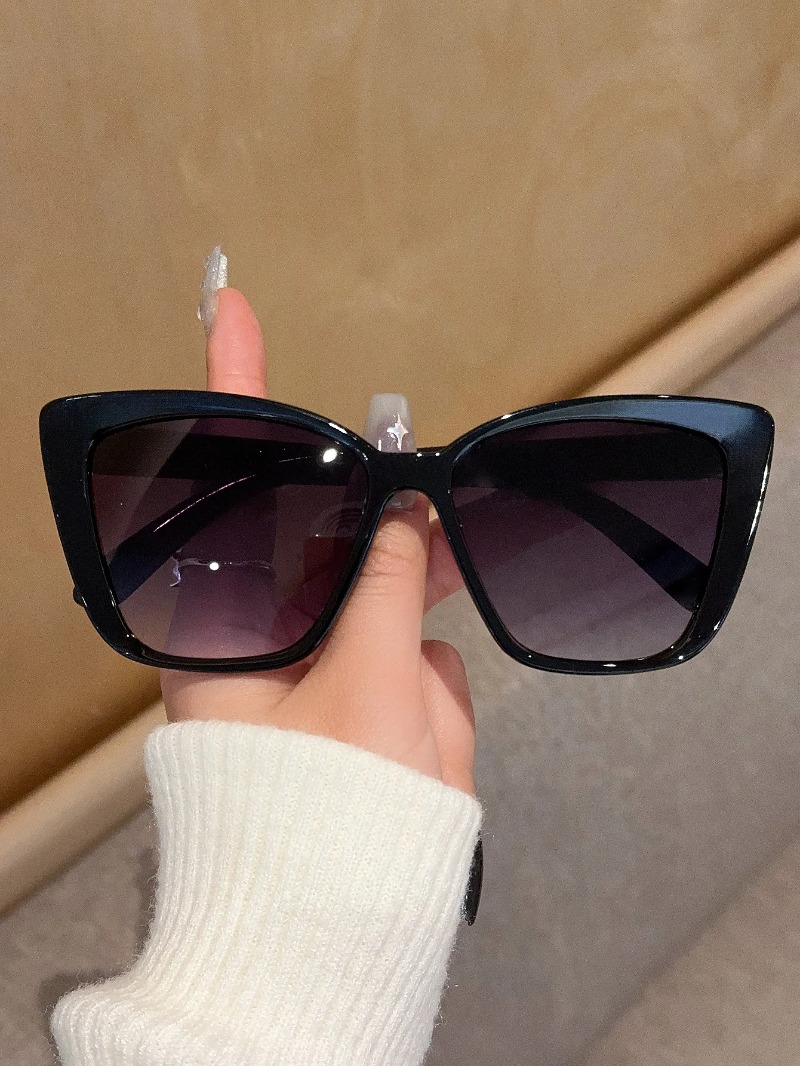 Vintage Fashion Glasses - Trendy Cat Eye Sunglasses for Women