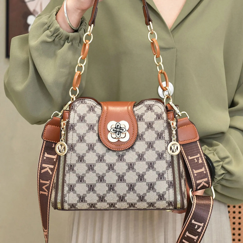 vintage letter printed shoulde - đánh giá và giá Vintage Fashion Women
