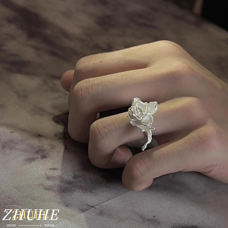 Fashion-Forward Flower Ring, J - đánh giá và giá Vintage Fashion Buyer