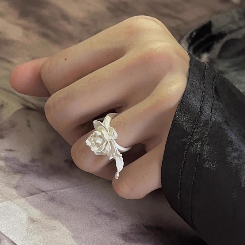 Fashion-Forward Flower Ring, J - đánh giá và giá Vintage Fashion Buyer