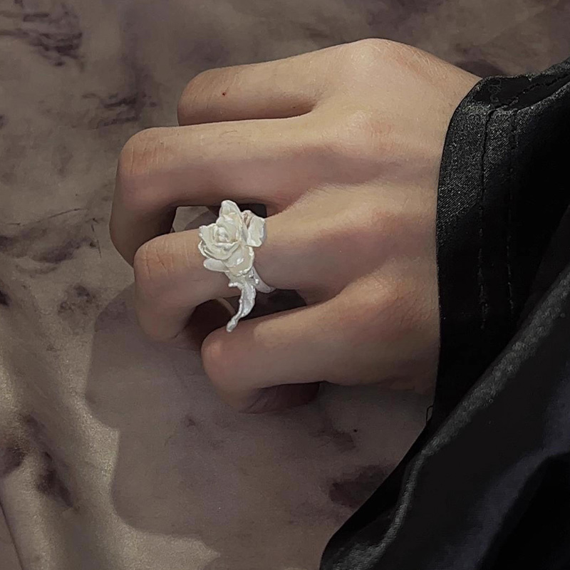 Fashion-Forward Flower Ring, J - đánh giá và giá Vintage Fashion Buyer