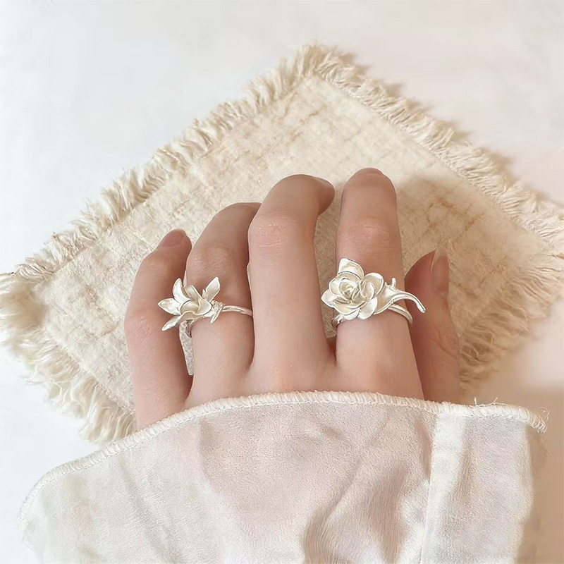Fashion-Forward Flower Ring, J - đánh giá và giá Vintage Fashion Buyer